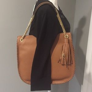 MMK CHELSEA LG LEATHER SHOULDER BAG